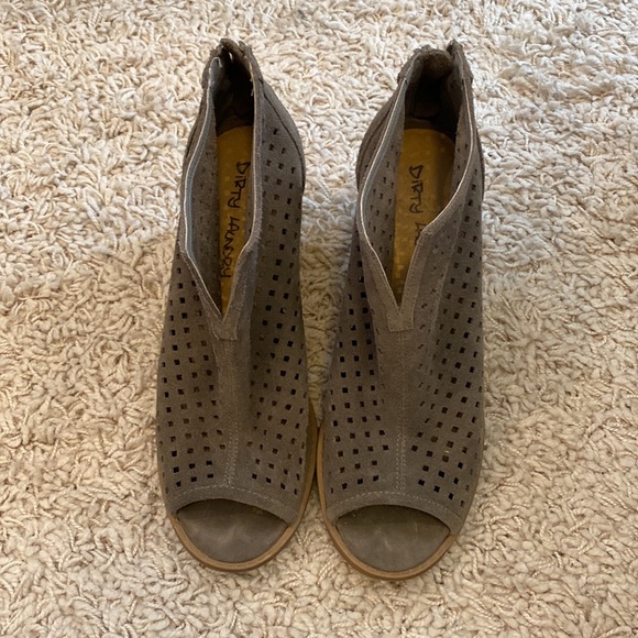 Dirty Laundry open toed sandals. Size 9.5 - Picture 2 of 6